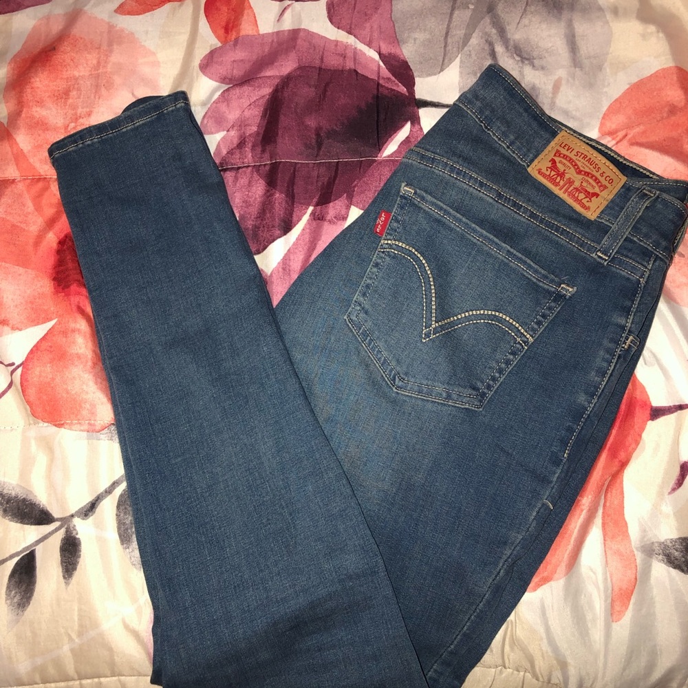 SOLD🤩 NWOT LEVI’S Skinny Jeans